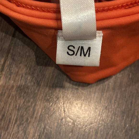 ANDI BAGUS orange Bond girl bikini - Picture 5 of 11